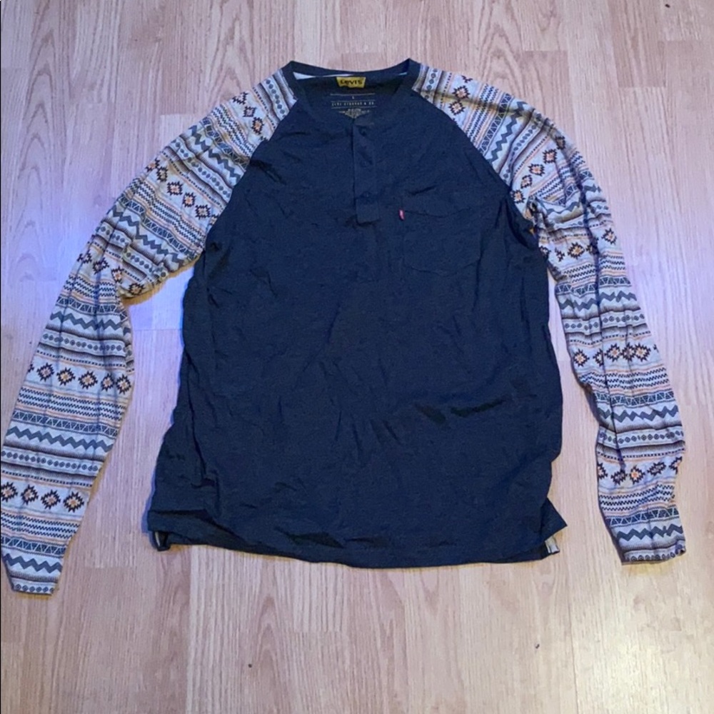 Levi’s Tribal Print Longsleeve Tee